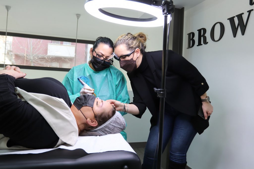 Cursos de micropigmentación y microblading en badalona y barcelona
